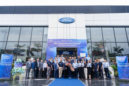 VINH FORD VINH DỰ ĐÓN TIẾP ĐOÀN LÃNH ĐẠO CẤP CAO CỦA FORD ASEAN VÀ FORD VIỆT NAM